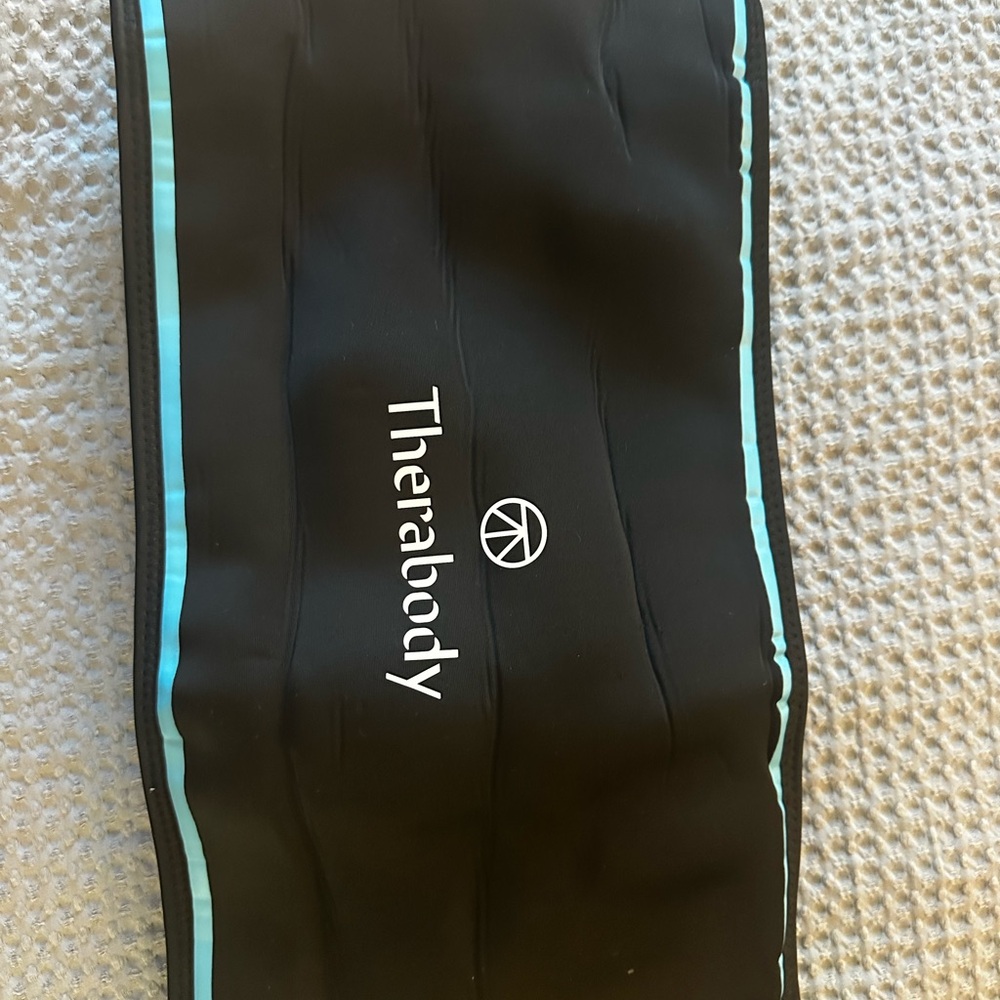 Therabody Black Wrap with Blue Trim